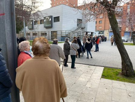 Destacada afluencia de ancianos a la vacunación Destacada afluencia de ancianos a la vacunación