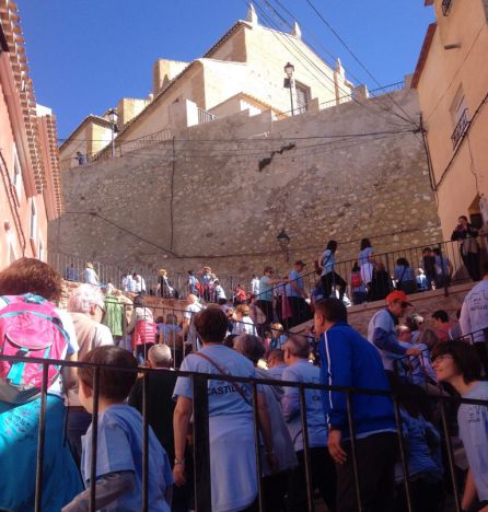Durante la concentración vecinal de abril de 2016 'Mula por su Castillo', los muleños rodearon el castillo de forma simbólica Durante la concentración vecinal de abril de 2016 'Mula por su Castillo', los muleños rodearon el castillo de forma simbólica