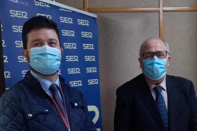 El hermano mayor de La Exaltación, José García Rufo -a la derecha de la imagen-, junto a su teniente de hermano mayor, Pedro Avendaño Rodríguez El hermano mayor de La Exaltación, José García Rufo -a la derecha de la imagen-, junto a su teniente de hermano mayor, Pedro Avendaño Rodríguez