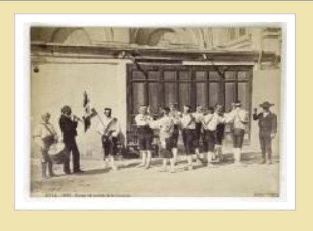 Grupo de hombres posando para el fotógrafo, con motivo de la celebración de la boda del rey Alfonso XII con su prima María de las Mercedes, entre los días 23 y 27 de enero de 1878 Grupo de hombres posando para el fotógrafo, con motivo de la celebración de la boda del rey Alfonso XII con su prima María de las Mercedes, entre los días 23 y 27 de enero de 1878