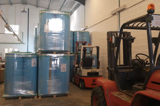 El material para la fabricación de la batas en la empresa de Alozaina El material para la fabricación de la batas en la empresa de Alozaina