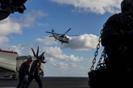 Uno de los helicópteros participante en las maniobras. Uno de los helicópteros participante en las maniobras.