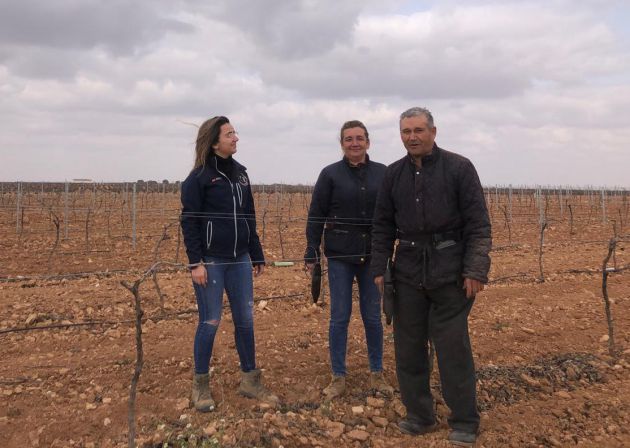 Madre e hija nos han contado que les apasiona trabajar en el campo Madre e hija nos han contado que les apasiona trabajar en el campo