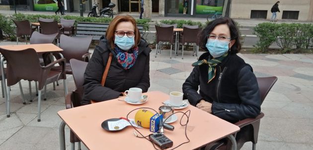 Isabel Irigoyen es médico psiquiatra y Eva Cantín, auxiliar de enfermeria Isabel Irigoyen es médico psiquiatra y Eva Cantín, auxiliar de enfermeria