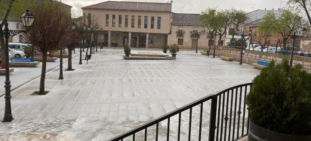 Imagen de la granizada en la plaza de Santa Cruz de Mudela (Ciudad Real) Imagen de la granizada en la plaza de Santa Cruz de Mudela (Ciudad Real)