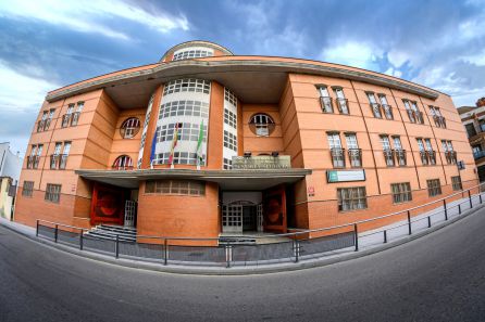 Fachada principal del Conservatorio Profesional de Música "Andrés Segovia" Fachada principal del Conservatorio Profesional de Música "Andrés Segovia"