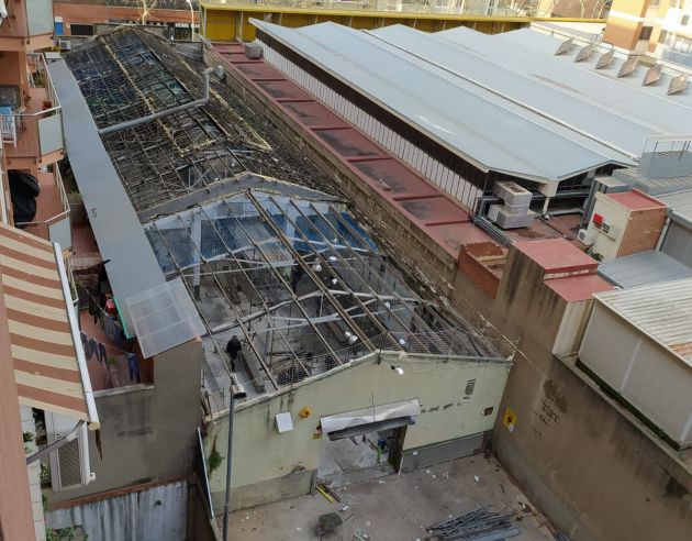 Veïns de Sant Martí s'organitzen contra una "dark kitchen" Veïns de Sant Martí s'organitzen contra una "dark kitchen"