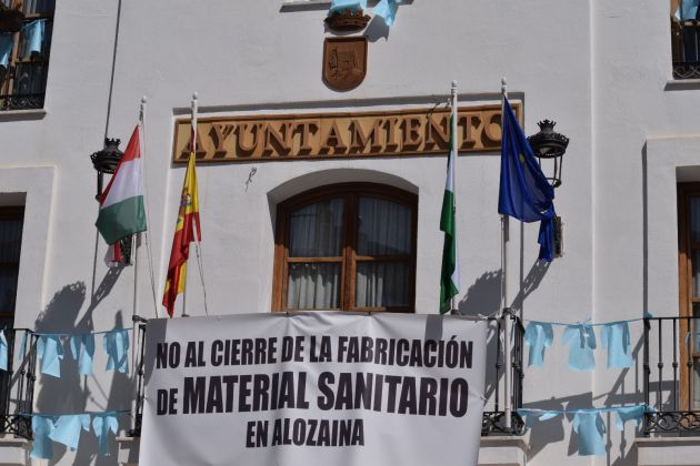Fachada del Ayuntamiento de Alozaina (Málaga) Fachada del Ayuntamiento de Alozaina (Málaga)