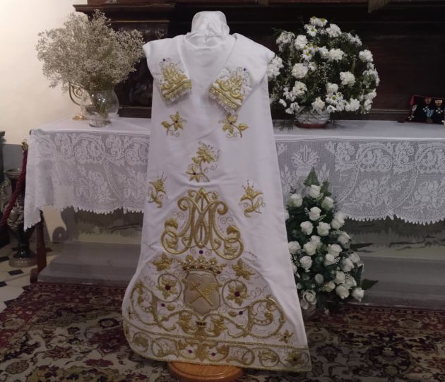 Detalle del nuevo mandil bordado para la Soledad Dolorosa de Santa Eulalia Detalle del nuevo mandil bordado para la Soledad Dolorosa de Santa Eulalia
