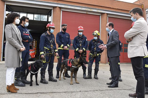 Presentación de la Unidad Canina con el alcalde, concejales y bomberos Presentación de la Unidad Canina con el alcalde, concejales y bomberos