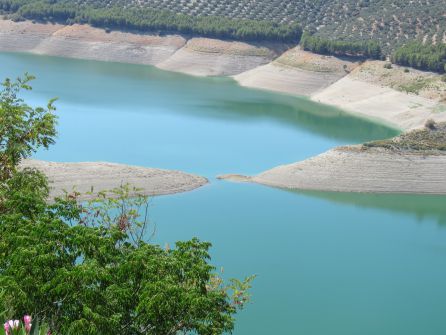 Embalse de Iznájar durante el verano de 2019 Embalse de Iznájar durante el verano de 2019