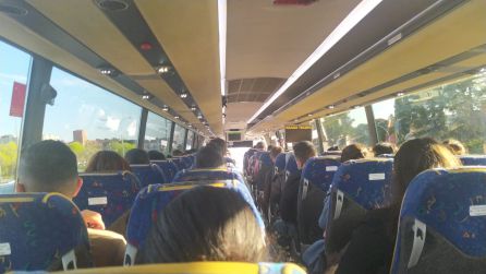 En autobuses como éste resulta imposible guardar cualquier tipo de distancia social En autobuses como éste resulta imposible guardar cualquier tipo de distancia social