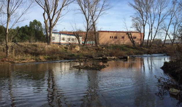 Río Júcar en el entorno del barrio de Fuentre del Oro en la ciudad de Cuenca. Río Júcar en el entorno del barrio de Fuentre del Oro en la ciudad de Cuenca.