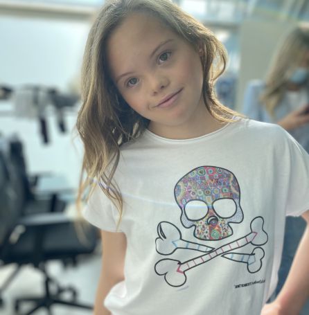 Camiseta "Genéticamente rebeldes" diseñada por los jóvenes de Asindown. Camiseta "Genéticamente rebeldes" diseñada por los jóvenes de Asindown.