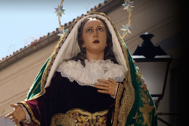 Virgen del Amparo desfilando por las calles de Cuenca. Virgen del Amparo desfilando por las calles de Cuenca.