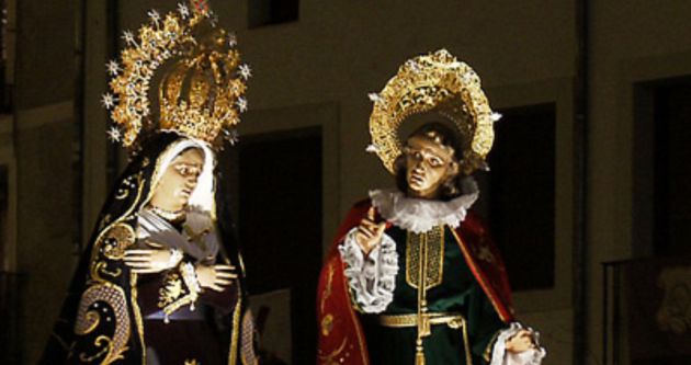 Nuestra Señora de la Amargura con San Juan Apóstol desfilan en la procesión del Silencio del Miércoles Santo. Nuestra Señora de la Amargura con San Juan Apóstol desfilan en la procesión del Silencio del Miércoles Santo.