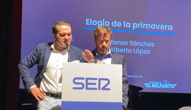 Los Compadres durante su disertación en el 'Elogio de la Primavera' Los Compadres durante su disertación en el 'Elogio de la Primavera'