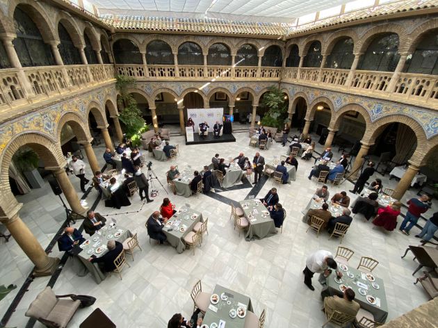Encuentro sobre el futuro del agua en Andalucía en el Patio Claustro del Real Círculo de la Amistad de Córdoba Encuentro sobre el futuro del agua en Andalucía en el Patio Claustro del Real Círculo de la Amistad de Córdoba