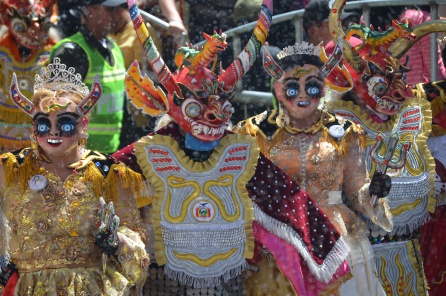 La diablada de Oruro es una manifestación cultural boliviana expresada en música, indumentaria y baile. La diablada de Oruro es una manifestación cultural boliviana expresada en música, indumentaria y baile.