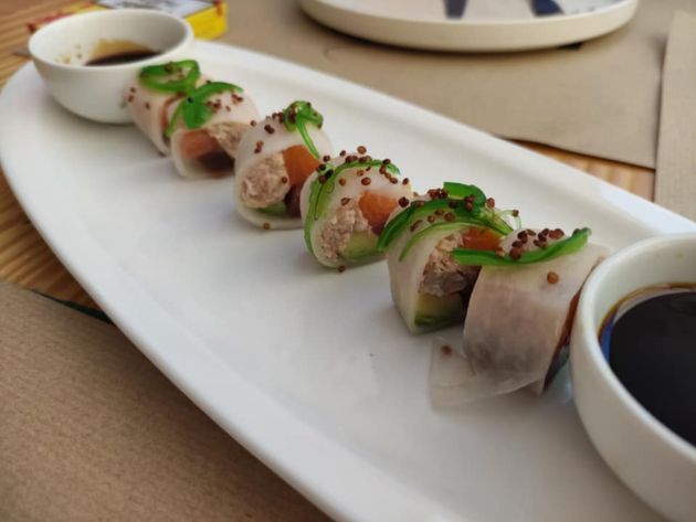 Sushi con rábano en lugar de alga nori Sushi con rábano en lugar de alga nori