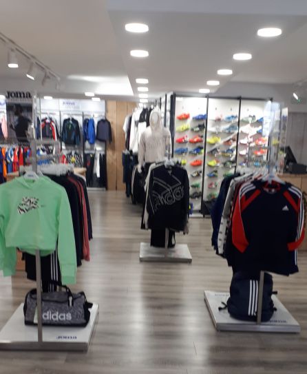 Interior de Dequip, la nueva tienda deportiva del grupo Artiza en Palencia Interior de Dequip, la nueva tienda deportiva del grupo Artiza en Palencia