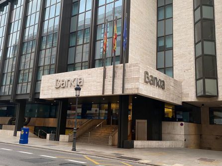 Hasta este sábado a primera hora de la mañana, el logotipo de Bankia seguía presidiendo el edificio de la calle Pintor Sorolla de València. Hasta este sábado a primera hora de la mañana, el logotipo de Bankia seguía presidiendo el edificio de la calle Pintor Sorolla de València.