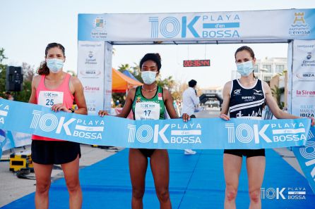 Imagen de las tres primeras en categoría femenina Imagen de las tres primeras en categoría femenina