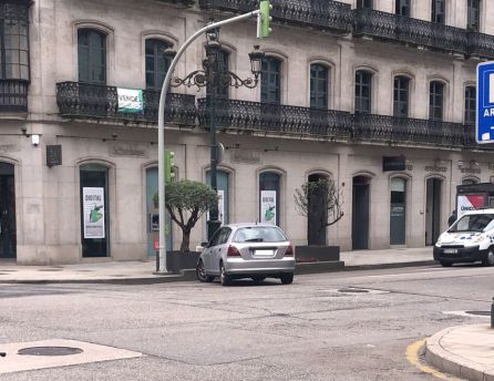Uno de los coches implicados en el accidente de García Barbón. Uno de los coches implicados en el accidente de García Barbón.