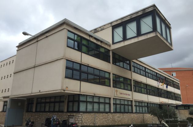 El edificio de la biblioteca fue diseñado por Miguel Fisac e inaugurado en 1965. El edificio de la biblioteca fue diseñado por Miguel Fisac e inaugurado en 1965.