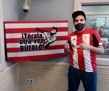 Pablo Miralles, autor del libro, 'Nuestro equipo:120 años de Athletic en 300 preguntas', en nuestros estudios de Radio Bilbao Pablo Miralles, autor del libro, 'Nuestro equipo:120 años de Athletic en 300 preguntas', en nuestros estudios de Radio Bilbao