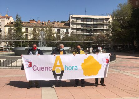 Acto simbólico de Cuenca Ahora en la Plaza de España Acto simbólico de Cuenca Ahora en la Plaza de España