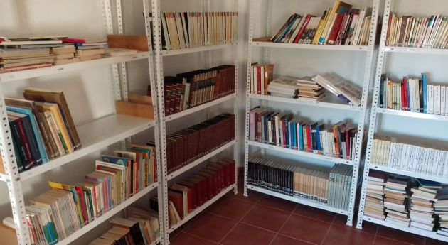 Esta biblioteca tiene ya catalogados dos mil libros. Esta biblioteca tiene ya catalogados dos mil libros.