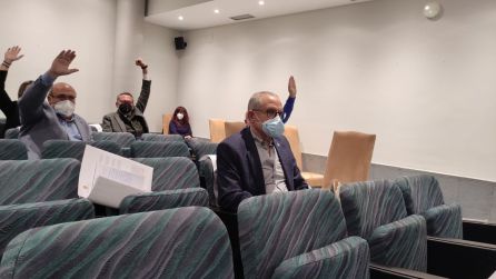 Manuel de la Fuente en primera línea al romper disciplina de voto en el pleno Manuel de la Fuente en primera línea al romper disciplina de voto en el pleno