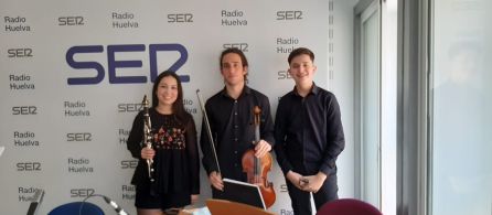 Trío de Cámara con los jóvenes músicos onubenses Verónica Acosta, Carlos Díaz y Fernando Alejandre Trío de Cámara con los jóvenes músicos onubenses Verónica Acosta, Carlos Díaz y Fernando Alejandre
