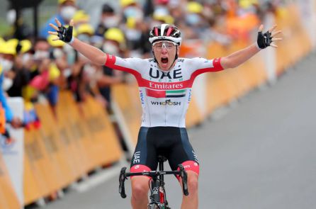 Pogacar en la línea de meta en la novena etapa del Tour de Francia 2020 Pogacar en la línea de meta en la novena etapa del Tour de Francia 2020