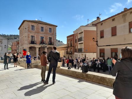 Una vecina ha sido la portaoz de los congregados en apoyo a la alcaldesa Una vecina ha sido la portaoz de los congregados en apoyo a la alcaldesa