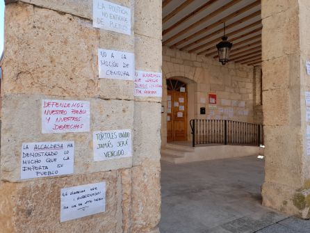 Manifestación "preventiva" para frenar la moción de censura en Tórtoles de Esgueva Manifestación "preventiva" para frenar la moción de censura en Tórtoles de Esgueva