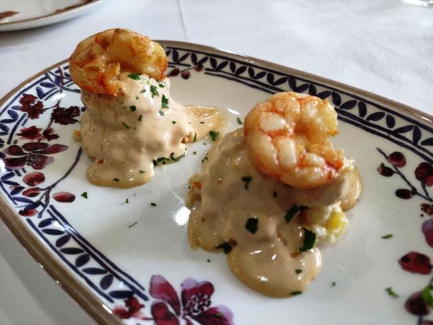 Ensaladilla casera con gambas rojas Ensaladilla casera con gambas rojas