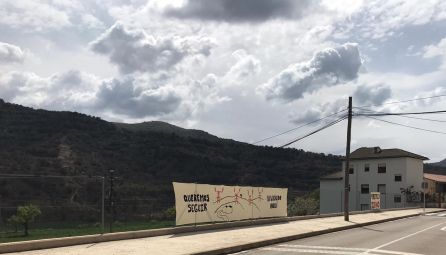 Los vecinos de La Mata, en el interior de Castellón, denuncian que si se lleva a cabo el proyecto, el turismo del pueblo desaparecerá. Los vecinos de La Mata, en el interior de Castellón, denuncian que si se lleva a cabo el proyecto, el turismo del pueblo desaparecerá.