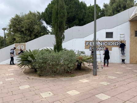 El mural se ha colocado este domingo por la mañana en el Parque del Túria de València, por el que pasan miles de personas cada día. El mural se ha colocado este domingo por la mañana en el Parque del Túria de València, por el que pasan miles de personas cada día.