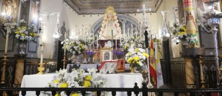 La Virgen del Rocío en la Iglesia Ntra. Sra. de la Asunción de Almonte (Huelva) La Virgen del Rocío en la Iglesia Ntra. Sra. de la Asunción de Almonte (Huelva)