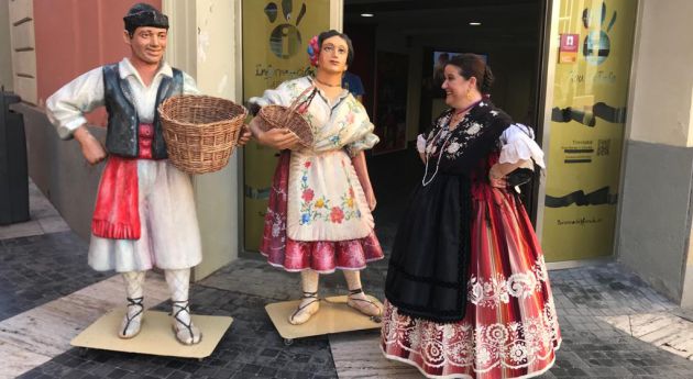 Algunos no han dudado en vestirse para la ocasión Algunos no han dudado en vestirse para la ocasión