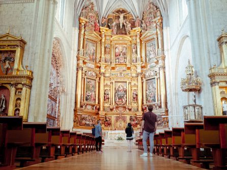 Interior de la Iglesia de Santa María de Mediavilla Interior de la Iglesia de Santa María de Mediavilla