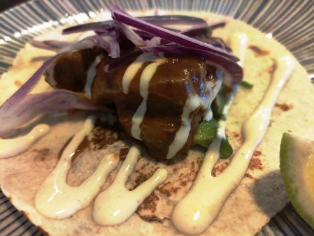 Taco con carrillada y aguacate Taco con carrillada y aguacate