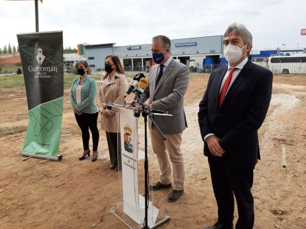 Alberto Rubio, en el centro de la imagen, durante la inauguración de las obras de la EDAR Alberto Rubio, en el centro de la imagen, durante la inauguración de las obras de la EDAR