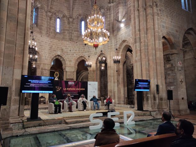 Mesa redonda con emprendedores en el Monasterio de Veruela Mesa redonda con emprendedores en el Monasterio de Veruela
