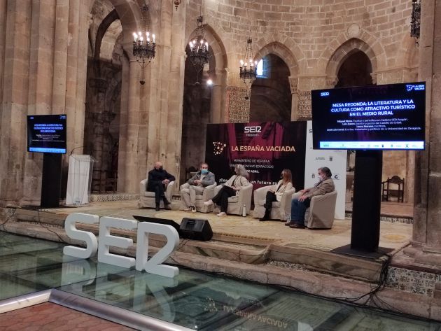 Mesa redonda con escritores en 'La España vaciada' Mesa redonda con escritores en 'La España vaciada'