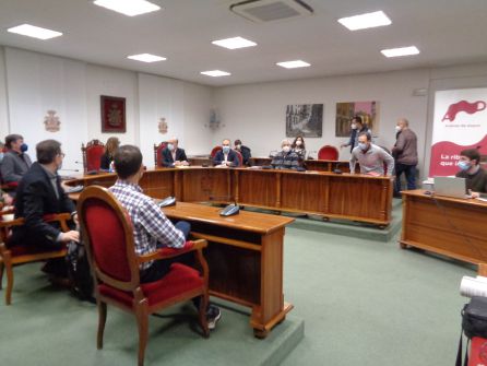 El salón de plenos acogió la presentación del proyecto base El salón de plenos acogió la presentación del proyecto base