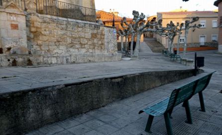 Existen muchos desniveles y barreras arquitectónicas Existen muchos desniveles y barreras arquitectónicas