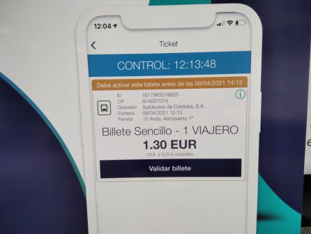 Detalle de la aplicación que permite acceder a los autobuses de Aucorsa pagando con el teléfono móvil Detalle de la aplicación que permite acceder a los autobuses de Aucorsa pagando con el teléfono móvil